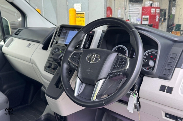 2021 Toyota Hiace SLWB image 16