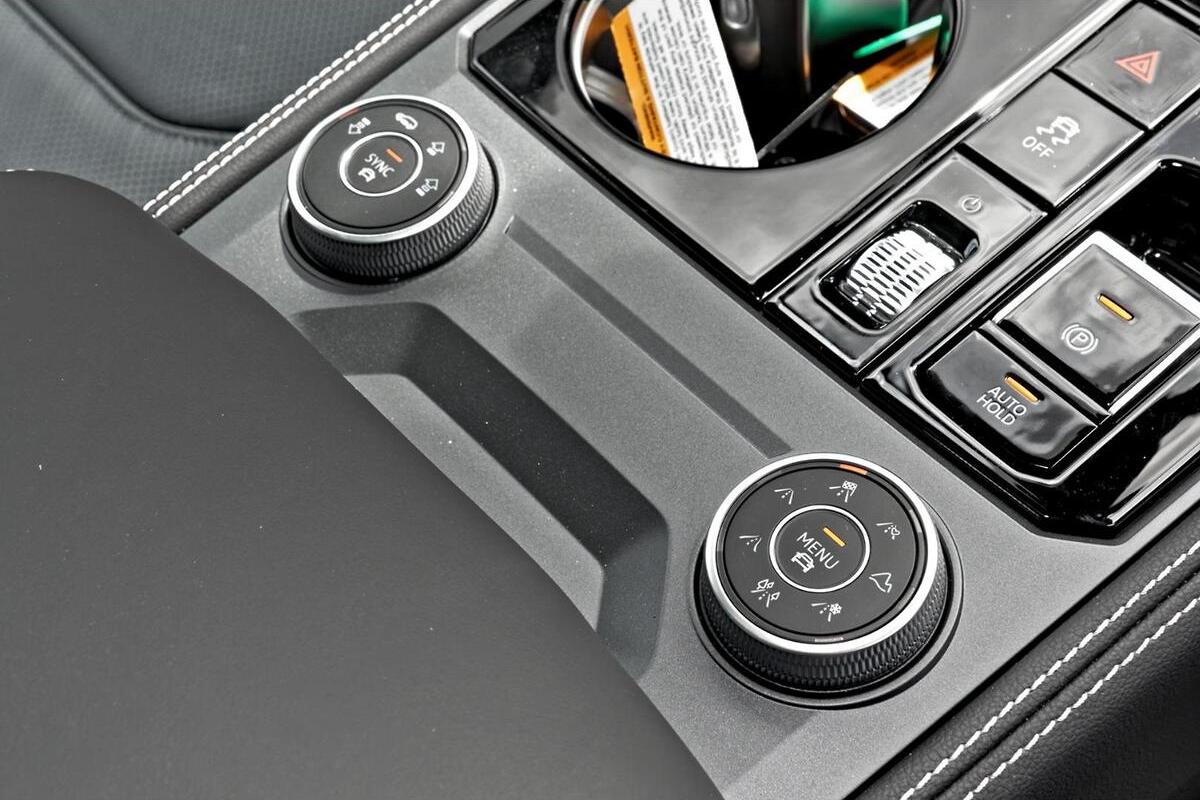 2024 Volkswagen Touareg 210TDI R-Line RC Auto 4MOTION MY24 image 14