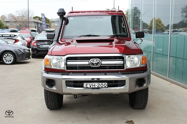 2022 Toyota LC Military GXL image 2