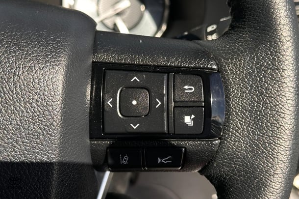 2021 Toyota HiLux 4x4 SR5 image 16