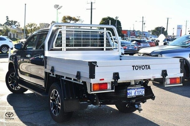 2020 Toyota Hilux SR5 image 3