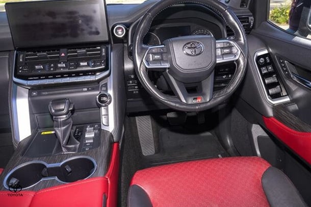 2021 Toyota Landcruiser GR-S image 7