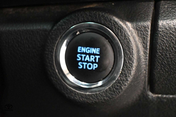 2018 Toyota Hilux 4x4 SR5 image 16