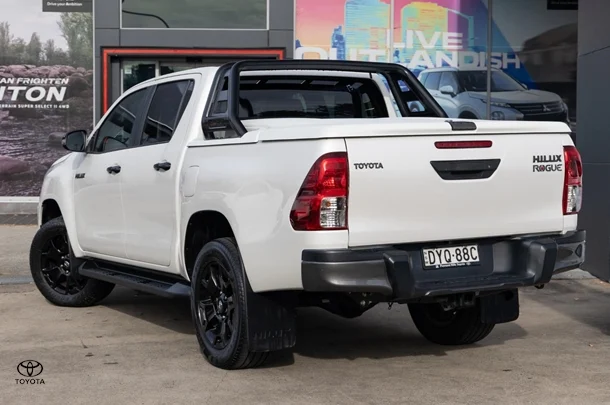 2018 Toyota Hilux 4x4 Rogue image 2
