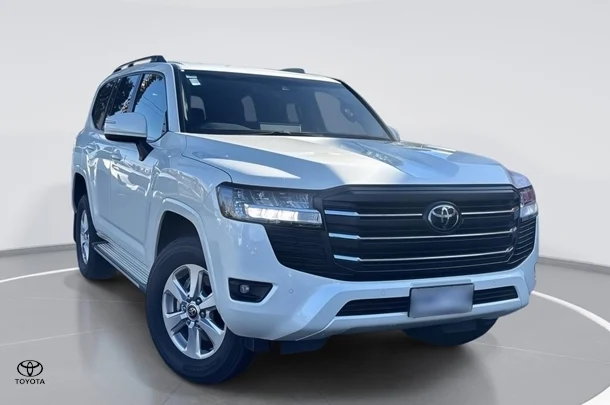 2022 Toyota Landcruiser GXL image 1