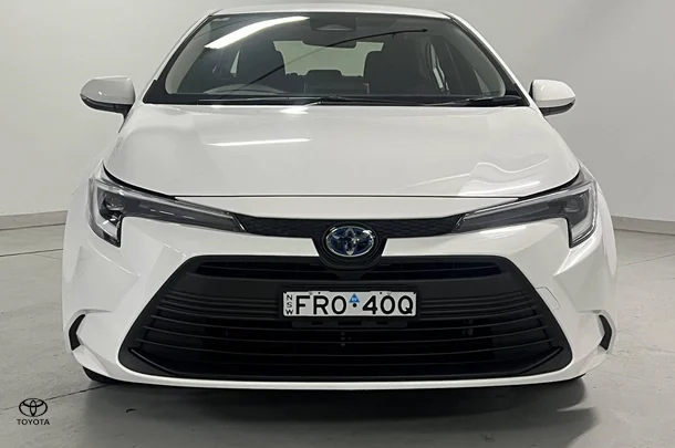 2024 Toyota Corolla Sedan Hybrid Ascent Sport image 3