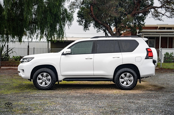 2022 Toyota PRADO GXL image 33