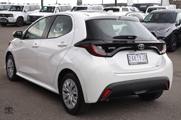 2024 Toyota Yaris HB Hybrid Ascent Sport image 13