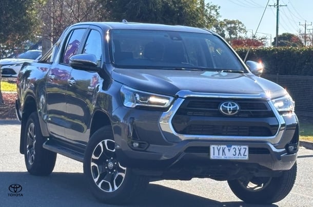 2023 Toyota HILUX SR5 image 1