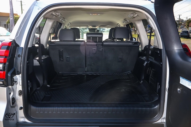 2019 Toyota Prado VX image 11