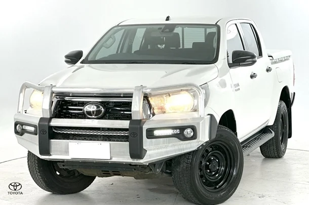 2019 Toyota Hilux SR image 1
