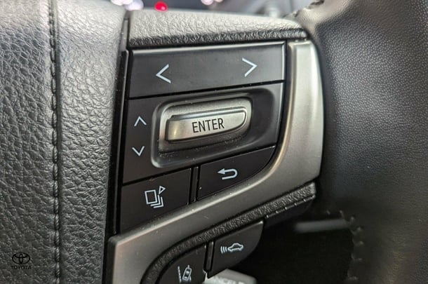 2022 Toyota Prado VX image 15