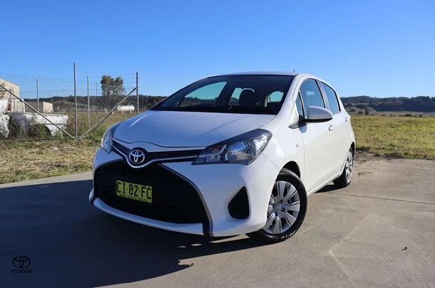 2016 Toyota Yaris Ascent image 3