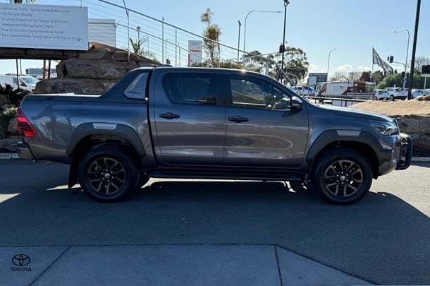 2022 Toyota Hilux Rogue image 2
