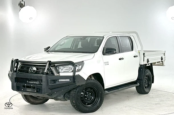 2022 Toyota Hilux SR image 5