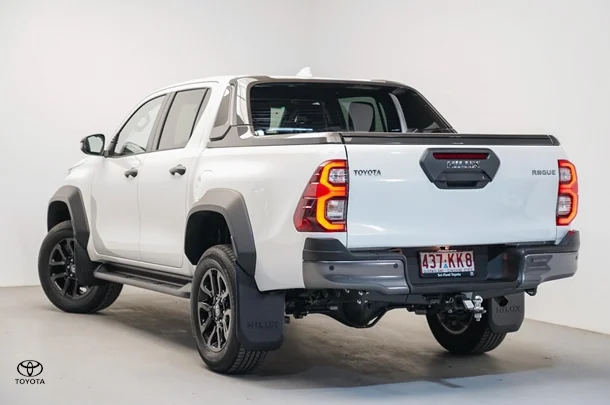 2024 Toyota Hilux 4x4 Rogue image 4