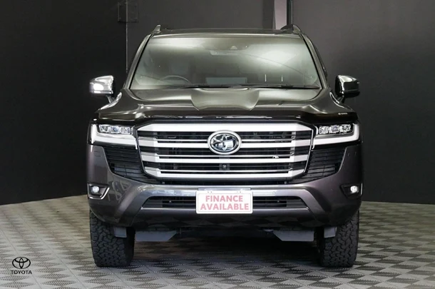 2023 Toyota Landcruiser Sahara image 2