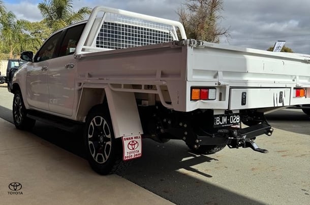 2020 Toyota Hilux SR5 image 6