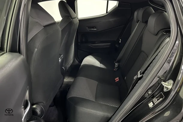 2023 Toyota C-HR GXL AWD image 12