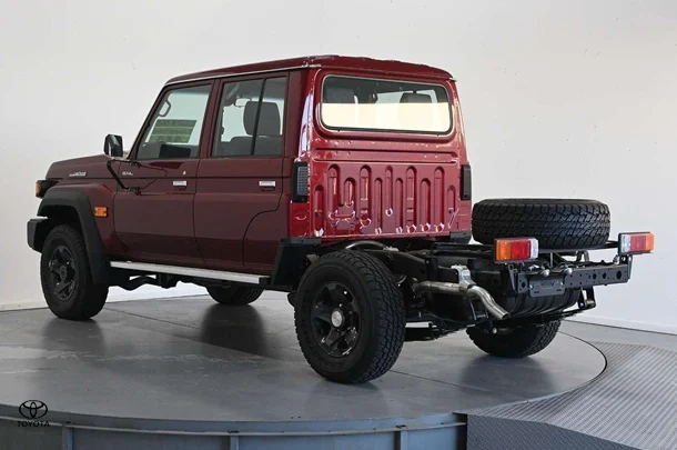 2024 Toyota LC Military GXL image 7