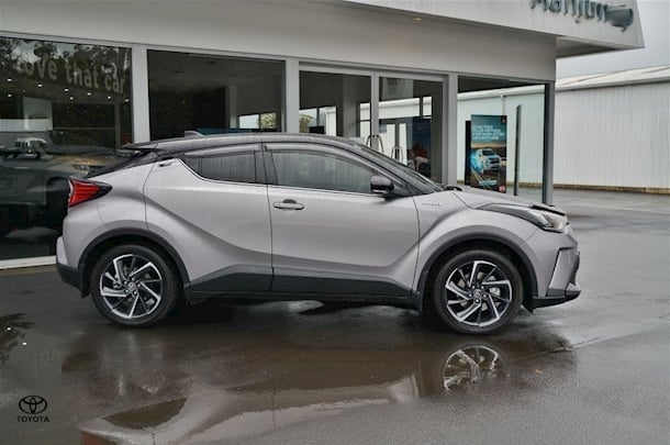 2022 Toyota C-HR Hybrid Koba 2WD image 2
