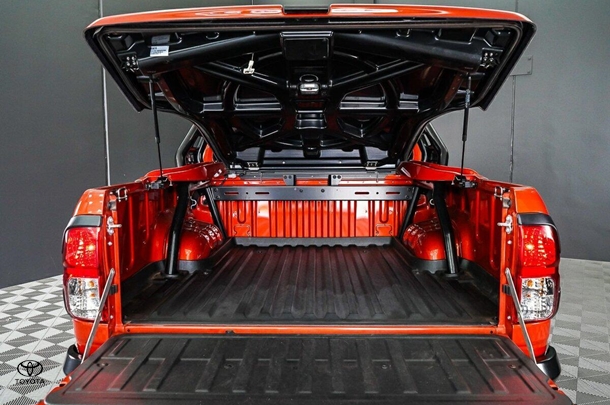 2019 Toyota Hilux 4x4 Rugged X image 9