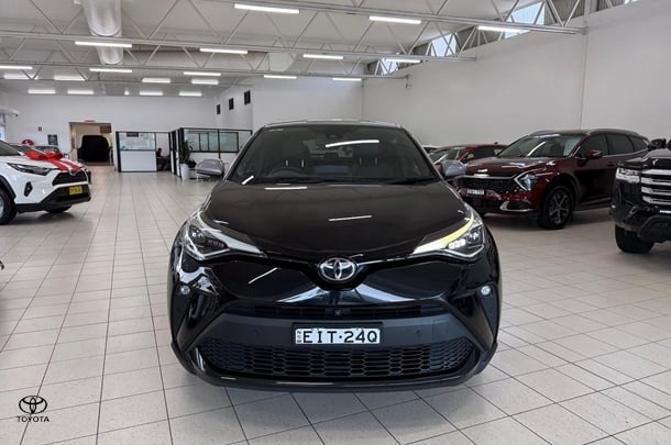 2019 Toyota CHR Koba AWD image 2