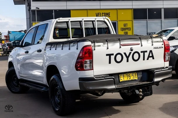 2020 Toyota HILUX SR image 2
