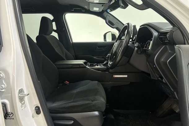 2023 Toyota Landcruiser GXL image 13