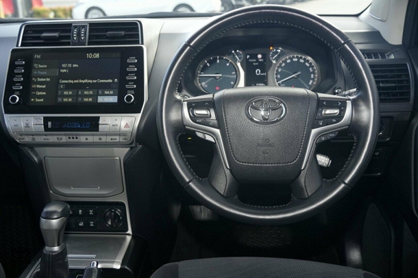 2021 Toyota Prado GXL image 7