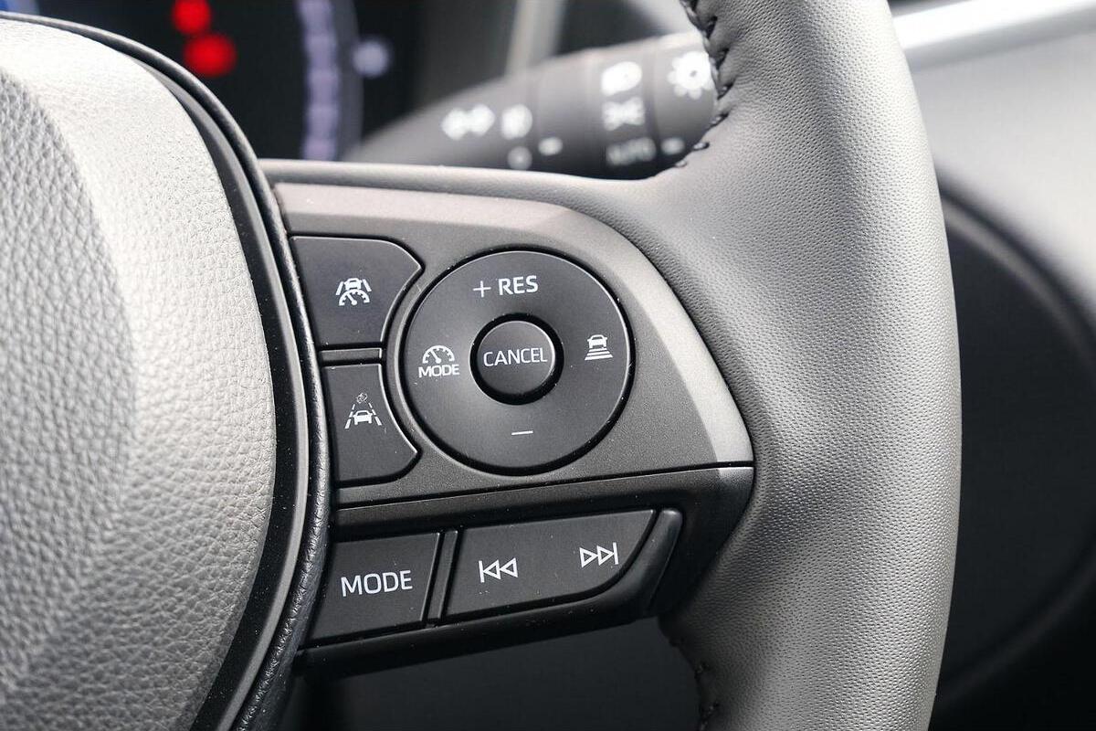 2024 Toyota Corolla Cross GXL Auto eFour image 14