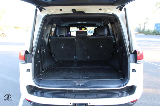 2023 Toyota Landcruiser Sahara image 17