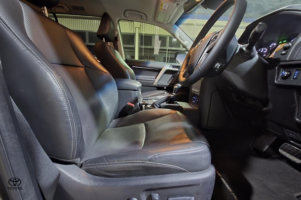 2019 Toyota Prado VX image 9