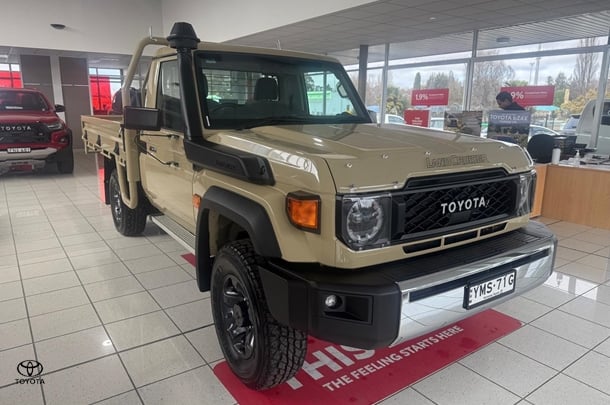 2025 Toyota LC Military GXL image 4