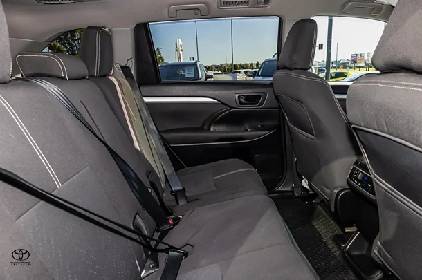 2015 Toyota KLUGER 4x2 GX image 8