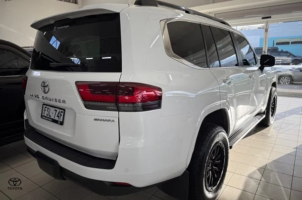 2022 Toyota Landcruiser Sahara image 5