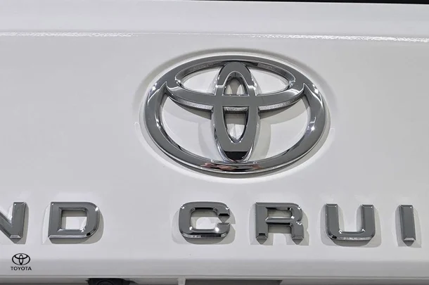2022 Toyota Landcruiser Sahara ZX image 7