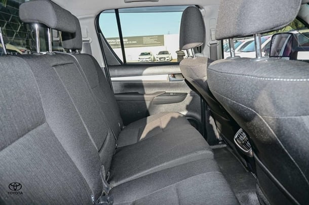 2021 Toyota HILUX SR5 image 7