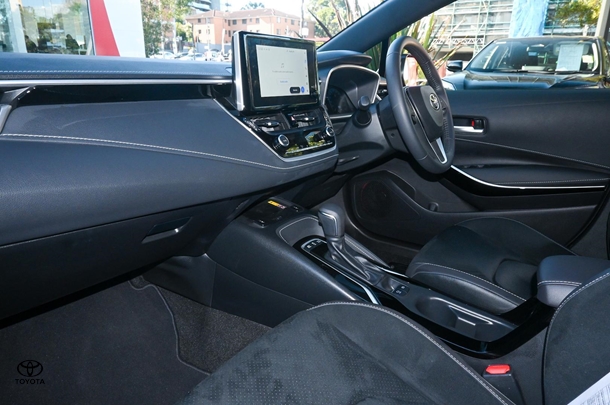 2024 TOYOTA Corolla Hatch Hybrid ZR image 8
