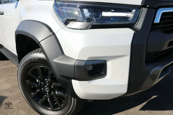2024 Toyota Hilux 4x4 Rogue image 2