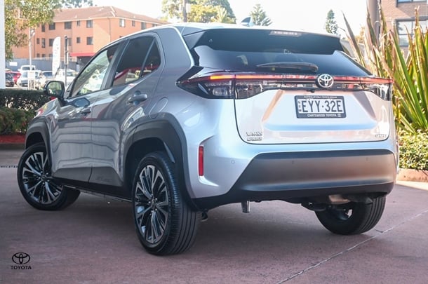 2023 TOYOTA Yaris Cross Urban image 2