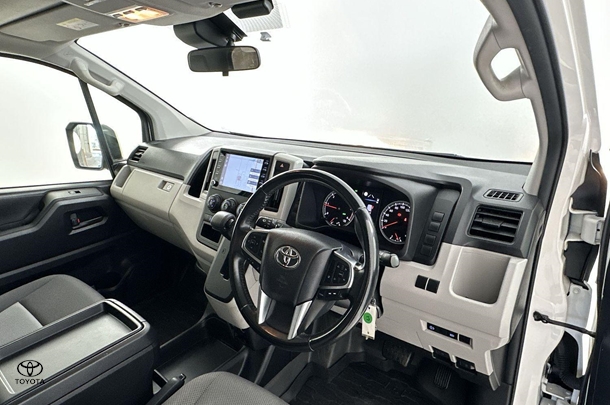 2021 Toyota Hiace LWB image 15