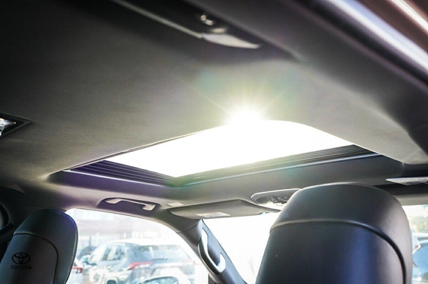 2024 Toyota Landcruiser VX image 12