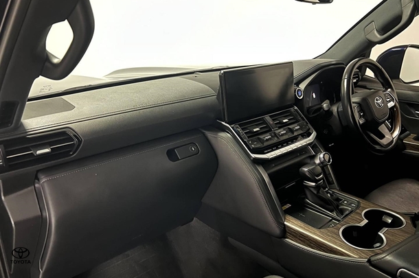 2022 Toyota Landcruiser VX image 15