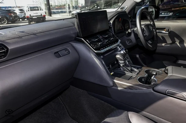 2022 Toyota LANDCRUISER Sahara ZX image 8