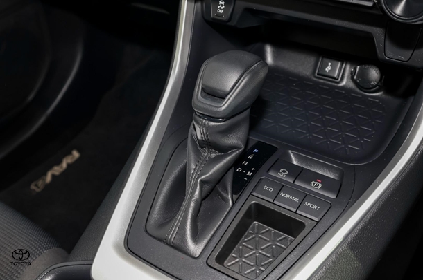 2020 Toyota RAV4 GX-2WD image 16