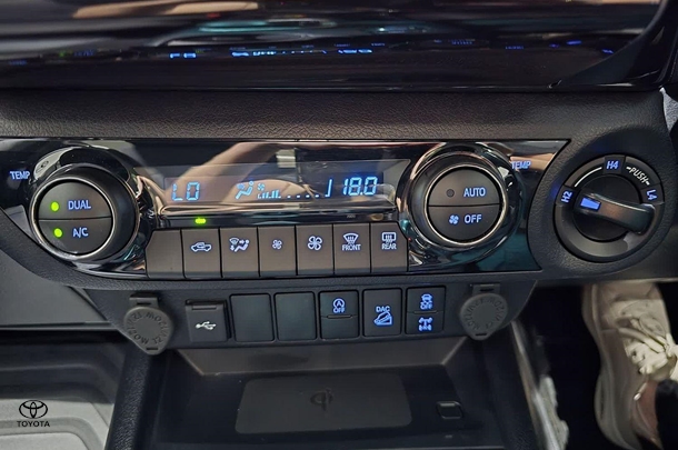 2024 Toyota Hilux SR5 image 22