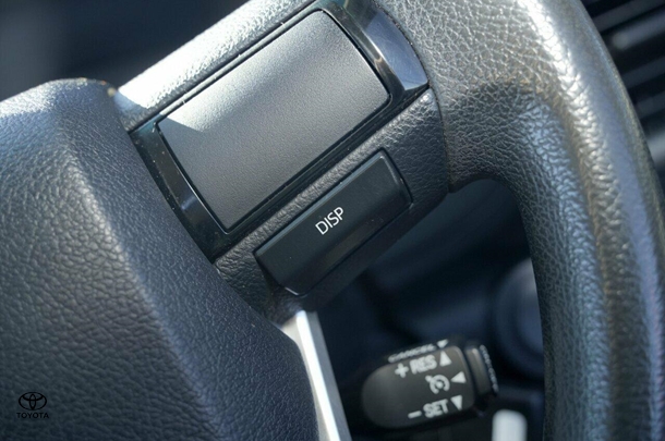 2017 Toyota HILUX SR image 16