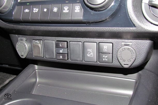 2021 Toyota Hilux Rugged X image 12
