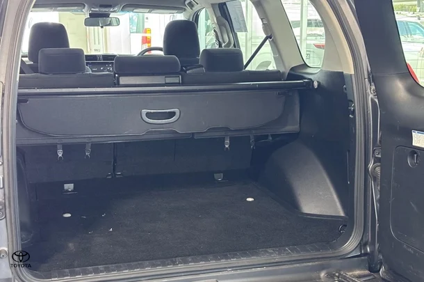 2020 Toyota Prado GX image 23